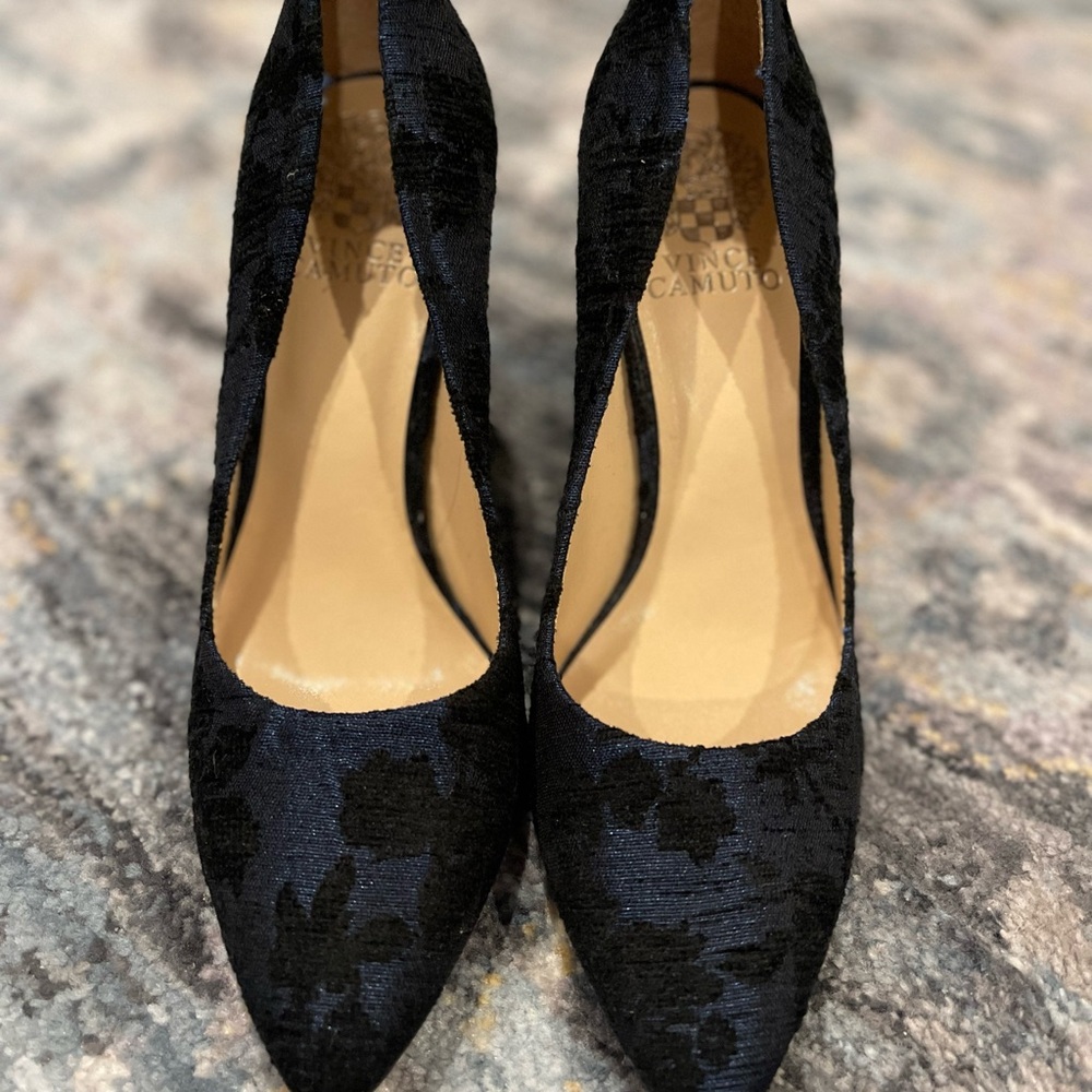 EUC Vince Camuto Elegant Navy with Black Brocade Floral Pattern